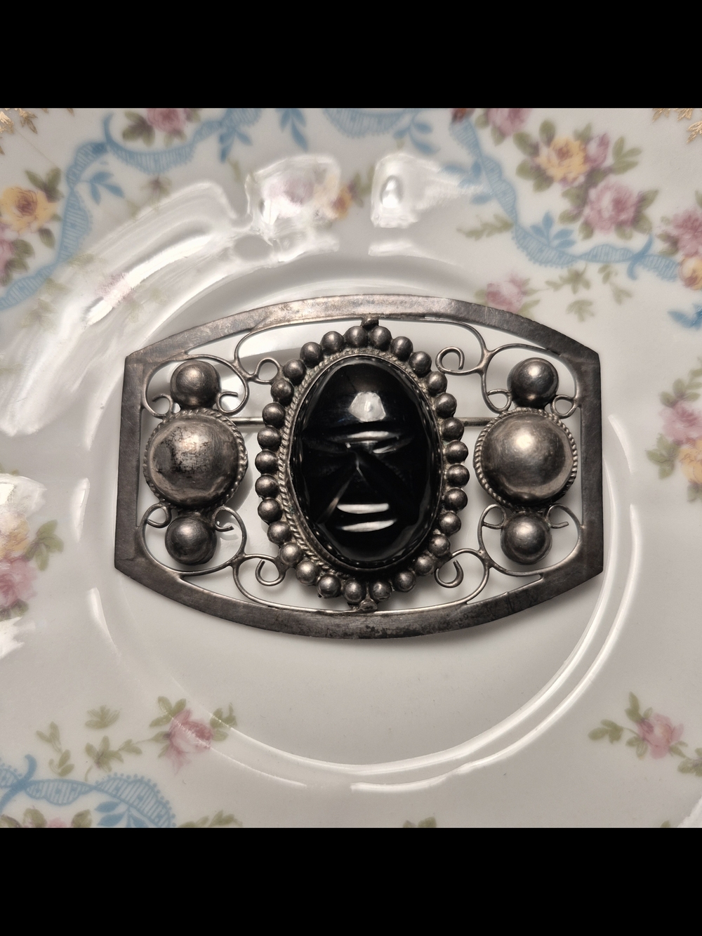 Silver Tone Oval Black Onyx Carved Stone Cameo Brooch Pin Signed Metal Stone